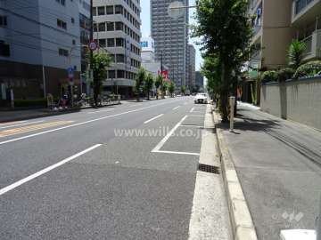 敷地南側の前面道路