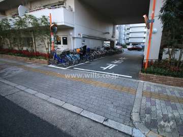 駐車場出入り口