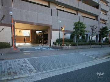 駐車場出入り口（ロボットゲート付き）