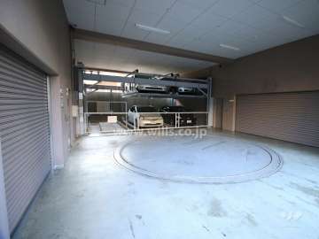 敷地内駐車場（屋内機械式）