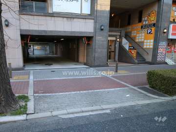 駐車場出入り口