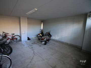 屋内に設けられたバイク置場