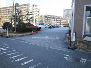 駐車場出入り口