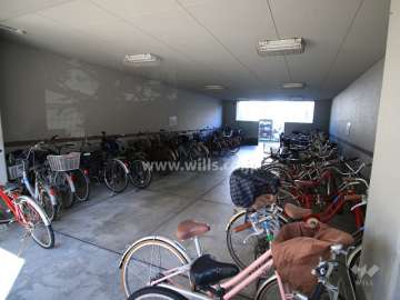 屋内に設けられた駐輪場