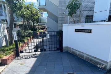 エントランス（敷地の出入口）
