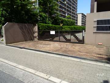 駐車場出入り口（ゲート付）