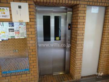 駐車場出入り口（ロボットゲート付）