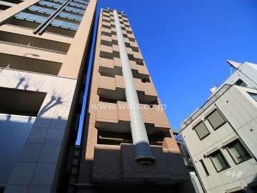プレサンス新大阪の外観（南東側から）