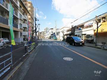 敷地北側の前面道路（東側から）