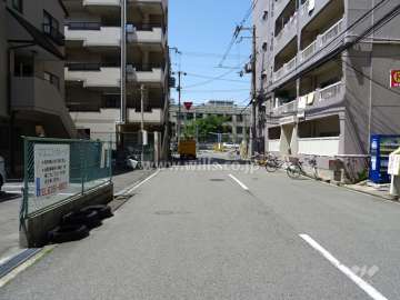敷地南側の前面道路