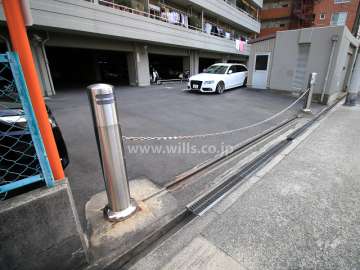 駐車場出入り口（ロボットゲート付き）