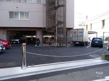 敷地内駐車場（ロボットゲート付き）