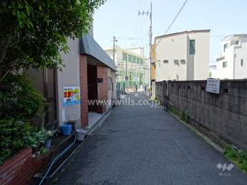 敷地北側の前面道路