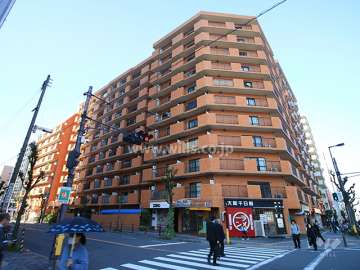 ロイヤルハイツ新大阪の外観（北東側から）