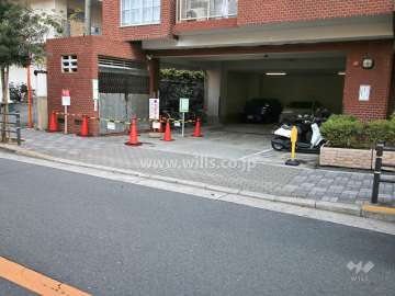 駐車場出入り口