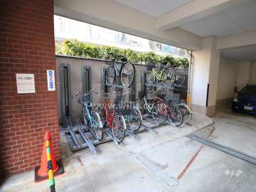 屋内に設けられた駐輪場