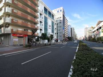 敷地北側の前面道路（東側から）
