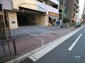 駐車場出入り口
