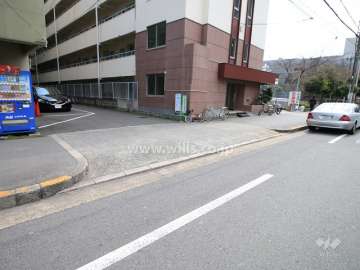 駐車場出入り口