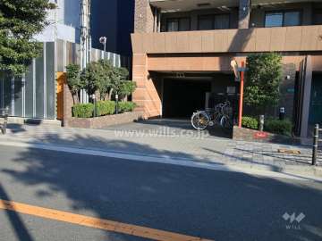 駐車場出入り口