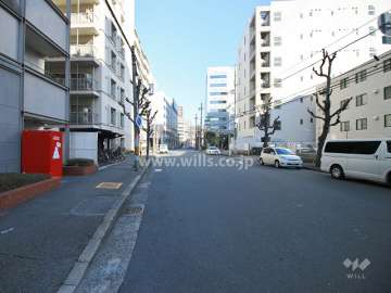 敷地北側の前面道路（東側から）
