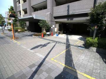 駐車場出入り口