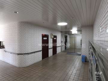 エントランスはオートロック付きです。