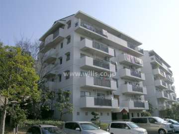 公団千里緑丘団地３５号棟の外観（北西側から）