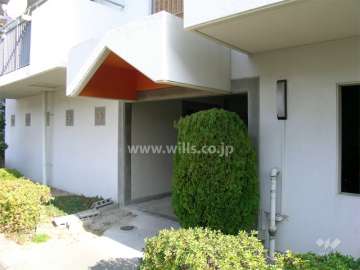 公団千里緑丘団地３５号棟のエントランス