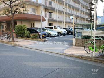 駐車場出入り口