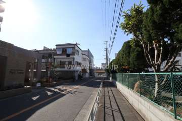 敷地北側の前面道路