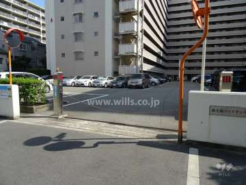 駐車場出入り口（ロボットゲート付）