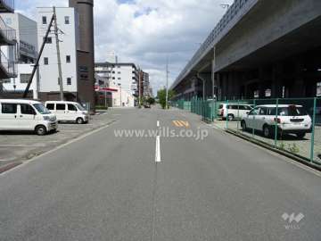 敷地南側の前面道路