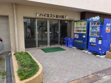 ハイネスト新大阪のエントランス