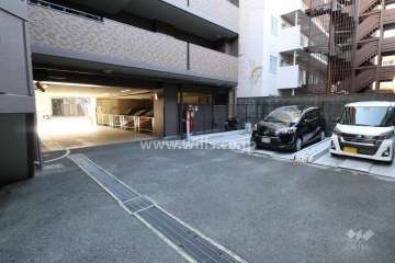 敷地内駐車場※（屋内機械式と屋外機械式があります。）