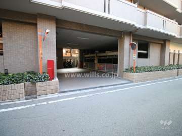 駐車場出入り口