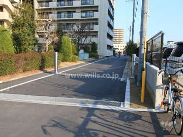 駐車場出入り口（ロボットゲート付き）