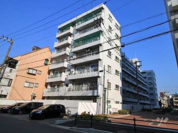 メゾン新大阪の外観（南東側から）