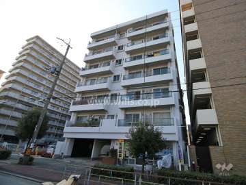 メゾン新大阪の外観（北西側から）