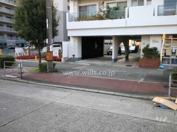 駐車場出入り口