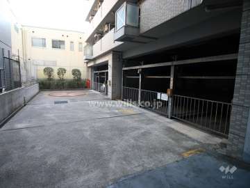 敷地内駐車場（屋内機械式）
