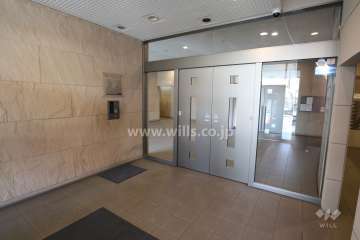 エントランスはオートロック付きです。