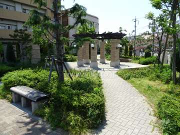 北側の敷地内公園