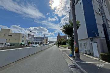 敷地東側の前面道路