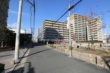 敷地東側の前面道路