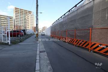 敷地東側の前面道路