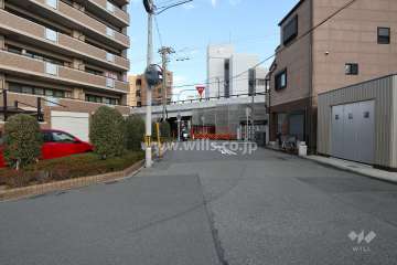敷地南側の前面道路