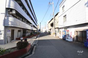 敷地東側の前面道路
