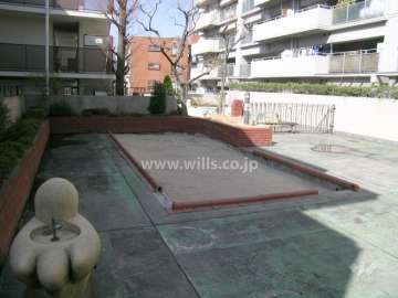 駐車場の上部に設けられた公園