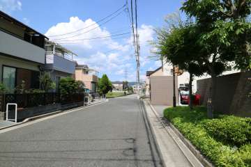 敷地北側の前面道路